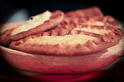 Кали́тки (колядки, преснушки) — карельские пирожки