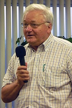 Рашид Сюняев — соавтор открытия эффекта Сюняева — Зельдовича (изменения интенсивности реликтового радиоизлучения), впервые обнаружил жёсткое рентгеновское излучение от новых и сверхновых