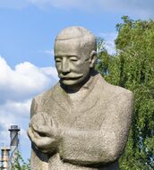 Витольд Згленицкий — геолог, нефтяник, изобретатель в области бурения скважин, автор идеи морской добычи нефти и газа, впервые разработал концепцию буровой платформы (1896), положил начало открытию подводных месторождений нефти на Каспийском шельфе, спонсор постройки первого костёла в Баку