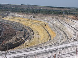 Курская магнитная аномалия — крупнейший по доказанным запасам железа район в мире[3]