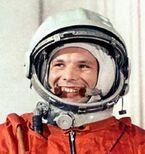Юрий Гагарин - первый человек в истории, совершивший полёт в космическое пространство; первый пил, ел и делал записи карандашом в космосе *