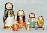 Матрёшка — русская деревянная игрушка в виде вложенных друг в друга кукол (изобретена в Москве)