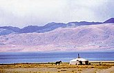 Убсунурская котловина и озеро Убсу-Нур — крупнейшее озеро в котловине Больших Озёр, крупнейшее озеро Монголии (на границе с Тувой)