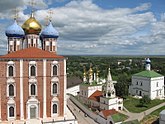 Рязанский кремль и Успенский собор (купола собора — символ Рязани)