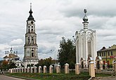 Троице-Знаменская колокольня в Лежнево – изображена на гербе и флаге Лежнево и Лежневского района
