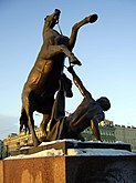 Скульптуры укротителей коней на Аничковом мосту