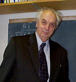Виктор Веселаго — впервые выдвинул идею материалов с отрицательным показателем преломления света (метаматериалов) и описал их теоретические свойства (технология «плаща-невидимки»)