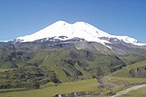 Двуглавый Эльбрус - высочайшая гора России и Европы