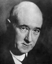 Иван Жолтовский — выдающийся архитектор и преподаватель, работал в стилях неоренессанс и неоклассицизм, стал известным ещё до революции, но позднее проектировал даже крупнопанельные дома 1950-х