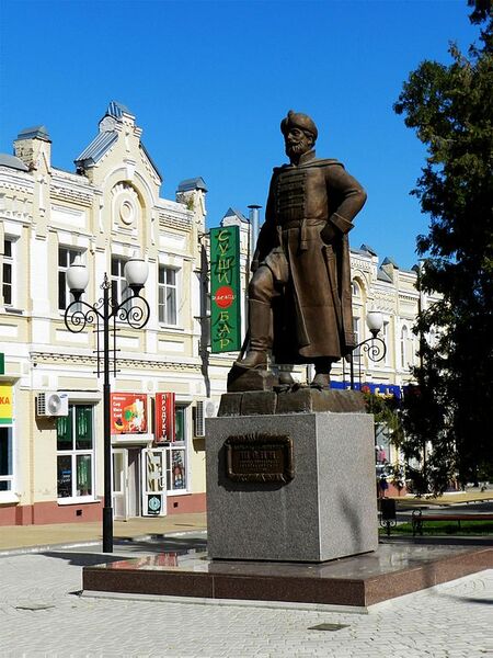 Файл:Памятник Алексею Шеину в Азове.JPG