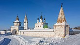 Стены Александровского монастыря в Суздале