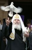 Патриарх Алексий II — первый постсоветский патриарх; при нём происходил резкий рост роли Православия в жизни страны, построено и восстановлено около 20 000 храмов