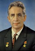 Константин Феоктистов - участник первого группового полёта в космос (экипаж из трёх человек), один из разработчиков корабля "Восход" *