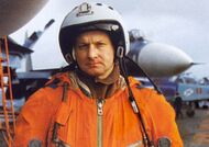 Тимур Апакидзе — совершил более 300 посадок на авианосец, сыграл ключевую роль в сохранении в России морской авиации авианосного базирования в 1990-е годы