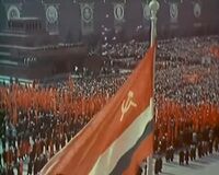 Неофициальный флаг РСФСР на параде в честь Юрия Гагарина, 1961