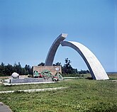 Разорванное кольцо на Дороге Жизни (памятник прорыву блокады Ленинграда)