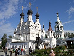 Троицкий монастырь в Муроме (в нём сохраняются мощи святых Петра и Февронии)