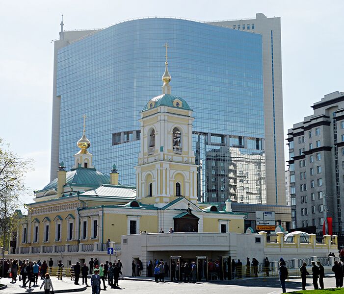 Файл:Храм Преображения Господня на Преображенской площади, Москва.jpg