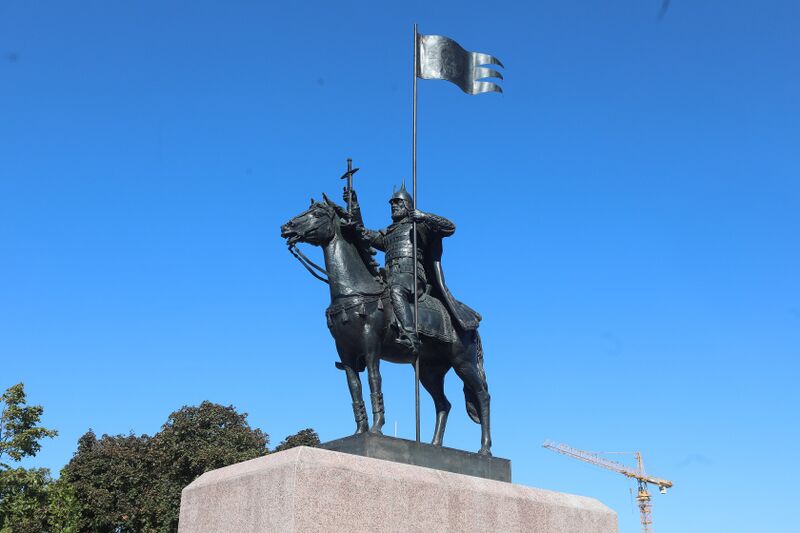 Файл:Памятник Александру Невскому в Мариуполе.jpg