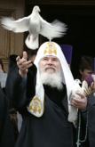Патриарх Алексий II - первый постсоветский патриарх; при нем происходил резкий рост роли православия в жизни страны, построено и восстановлено около 20,000 храмов