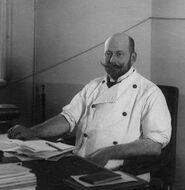 Сергей Фёдоров — хирург, «отец русской урологии», разработал ряд новых хирургических операций (пиелотомия «in situ», субкапсулярная нефрэктомия), изобрёл ряд хирургических инструментов (ректоскоп и др.), впервые применил внутривенный гедоналовый наркоз, открытый Николаем Кравковым (1909)*