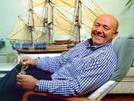 Юрий Сенкевич — участник трансокеанских плаваний Тура Хейердала на лодках «Ра» и «Тигрис»; в течение 30 лет ведущий телепрограммы «Клуб путешественников»