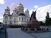 Вознесенский cобор и памятники казачьим атаманам в Новочеркасске
