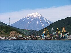 Вулкан Корякская сопка над Авачинской бухтой