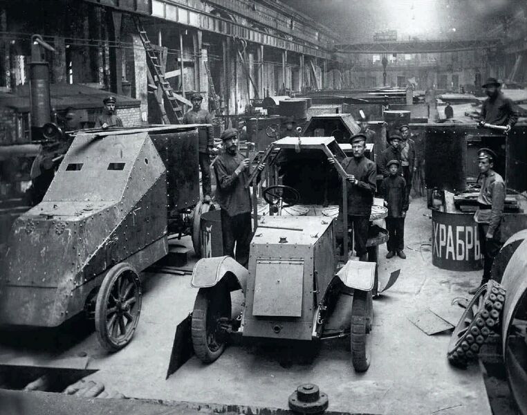 Файл:Производство броневиков на Ижорском заводе (1914–1917).jpg