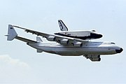 АН-225 "Мрия": Самый большой самолёт, перевозил космический челнок "Буран" на Байконур. Разработан в СССР, на данный момент остатки флота эксплуатируются Украиной[4], поскольку КБ Антонова было расположено в УССР