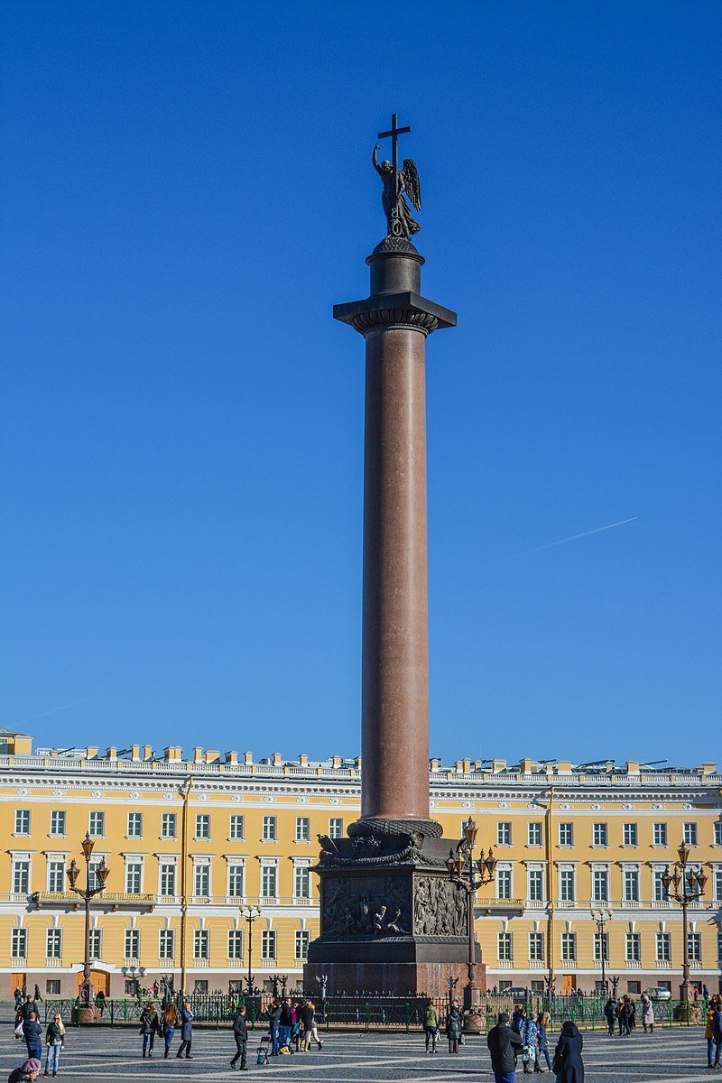 колонна в питере на дворцовой площади