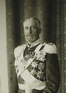 Николай Николаевич Младший – генерал, двоюродный дядя Николая II, первый по должности Верховный главнокомандующий в истории России – в начале Первой мировой войны (1914–1915), при нём были заняты Галиция и Буковина (1914), однако в 1915 г. произошло Великое отступление; наместник на Кавказе (1915–1917)