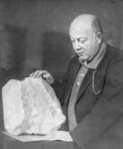 Александр Ферсман - один из основоположников геохимии, выдающийся популяризатор науки, «поэт камня»; открыл медно-никелевые и апатитовые месторождения на Кольском полуострове