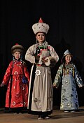 Женский бурятский национальный костюм
