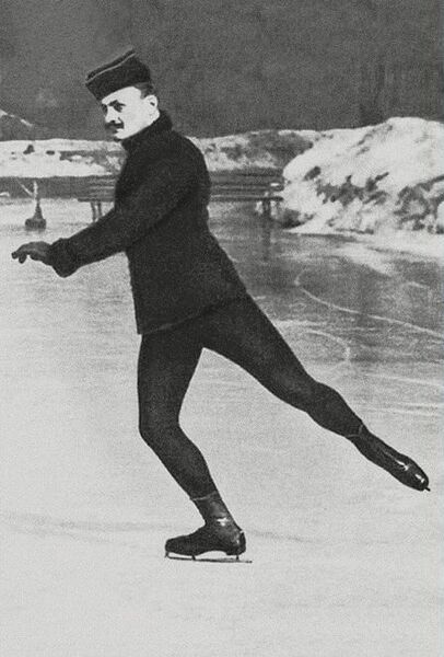 Файл:Николай Панин-Коломенкин выполняет фигуру.jpg