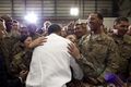 Президент США Барак Обама приветствует американских солдат в Аэропорту Баграм, Афганистан, 1 мая 2012 года.