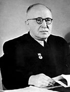 Николай Аничков — открыл связанные с ревматизмом клетки Аничкова, открыл роль холестерина в возникновении атеросклероза, один из основателей учений о ретикуло-эндотелиальной системе и аутогенных инфекциях, глава АМН СССР в 1946-1953 гг.