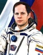Анатолий Соловьёв — в ходе 5 полётов совершил наибольшее в истории число выходов в открытый космос — 16 (суммарно 82 часа)
