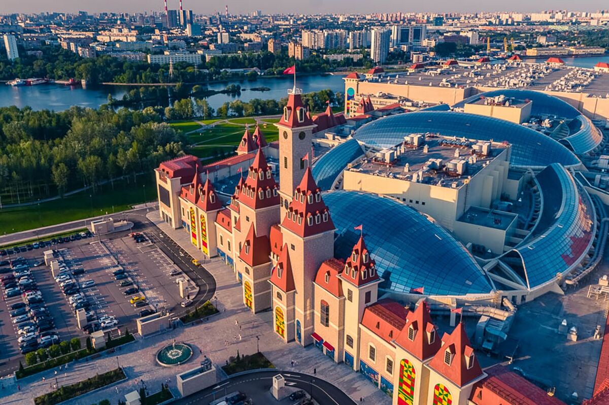 Диснейленд в Москве остров мечты. Парк Нагатинская Пойма Диснейленд. Парк Нагатинская Пойма Москва. Парк аттракционов в Москве остров мечты.