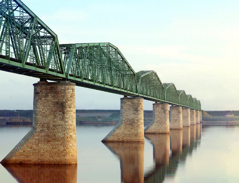 Файл:Железнодорожный мост через Каму (1910). Фото С.М. Проскудин-Горского.jpg