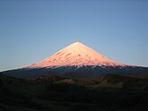 Вулканы Камчатки, в том числе Ключевская Сопка — высочайший вулкан Евразии (4835 м)