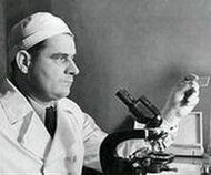 Михаил Чумаков — вирусолог, открыл ряд вирусов лихорадки; впервые в мире внедрил вакцину против полиомиелита, сделав СССР первой страной, победившей эту болезнь