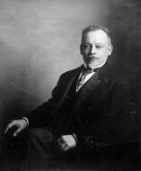 Василий Косяков — архитектор, инженер, глава Института гражданских инженеров (1905–1921), крупнейший мастер неовизантики, автор проекта и строитель Морского Никольского собора в Кронштадте (1903–1913), соборов в Либаве, в Астрахани и др.; руководитель стройки собора Петра и Павла в Петергофе