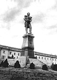 Памятник адмиралу Лазареву (не сохранился, планируется восстановление)
