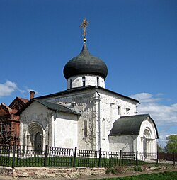 Полностью покрытый резьбой Георгиевский собор в Гюргеве (ныне Юрьеве-Польском)