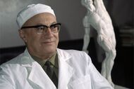 Александр Вишневский — впервые в мире произвёл операцию на сердце под местной анестезией, впервые в СССР провёл операцию на «открытом сердце» с помощью отечественного аппарата искусственного кровообращения