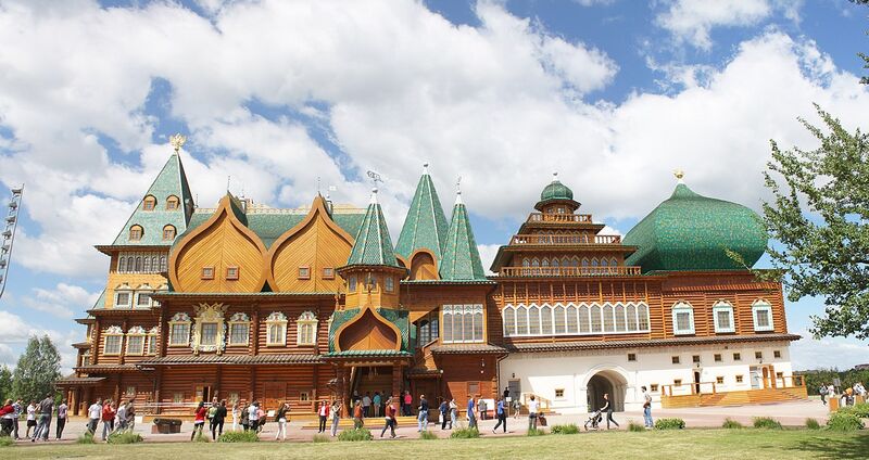 Файл:Воссозданный Теремной дворец в Коломенском, 2011 год.jpg