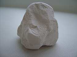 Мел и известь — крупные запасы и добыча мела («Придонхимстрой Известь» в Россоши и др.) *