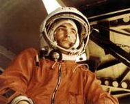 Валерий Быковский — совершил 3 полета в космос, в том числе самый длинный одиночный полет (5 дней) *